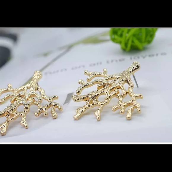 Gold Coral Stud Earrings NWT - Picture 5 of 6